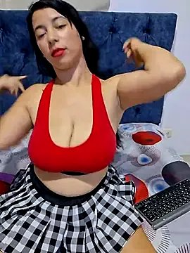 naomi_020 on StripChat