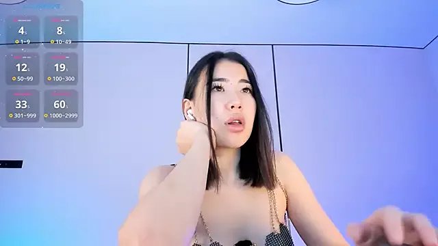 Naomi_52 on StripChat