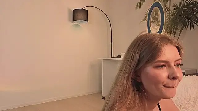 Naomi_Girly on StripChat