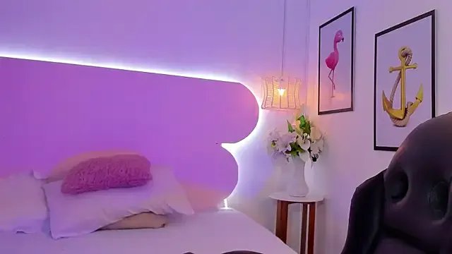 Private naomiii__ on StripChat