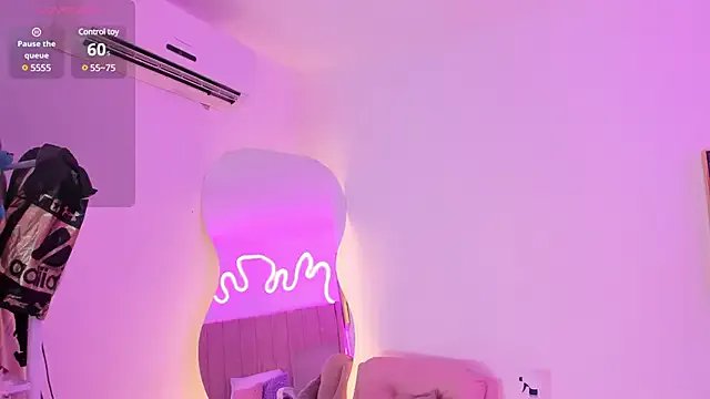 Private naomiii__ on StripChat