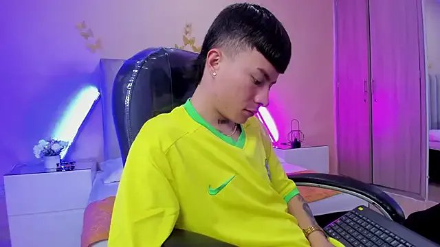 Nascary_Fox on StripChat