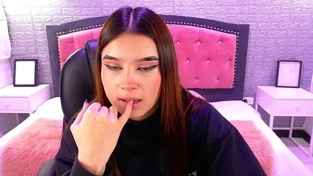 Natalie_loffreda on StripChat