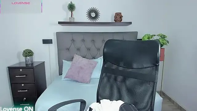 nataly_rodri on StripChat