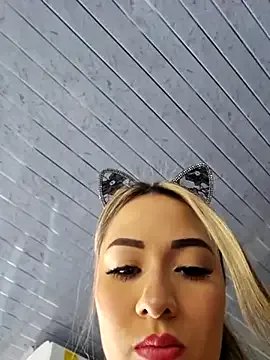 Natasanz on StripChat