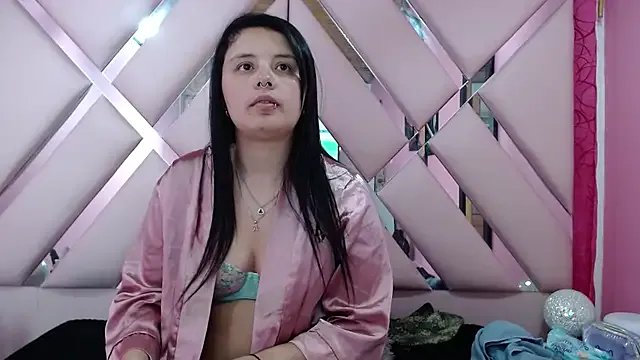 nathaly_low1 on StripChat