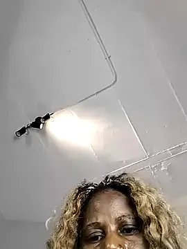 Nattybae009 on StripChat