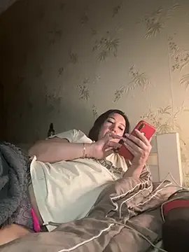 Naughtbaby_2025 on StripChat