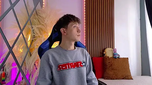 Naughty__Chriss on StripChat