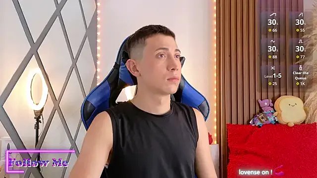 Naughty__Chriss on StripChat