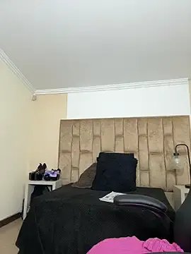 Naughty_Kittenm on StripChat