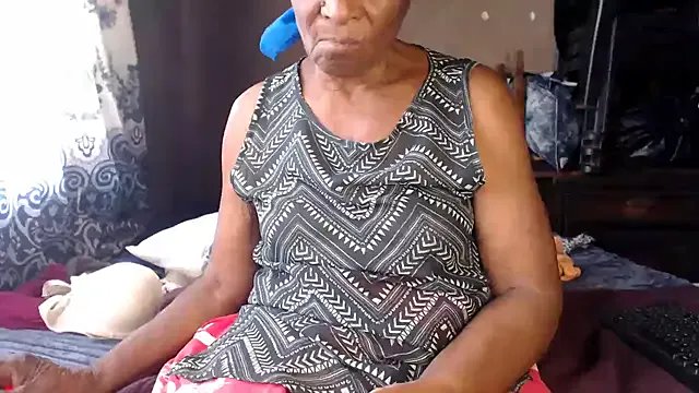 NaughtyGranny on StripChat