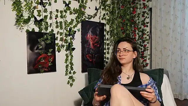 NaughtYHomemadE on StripChat