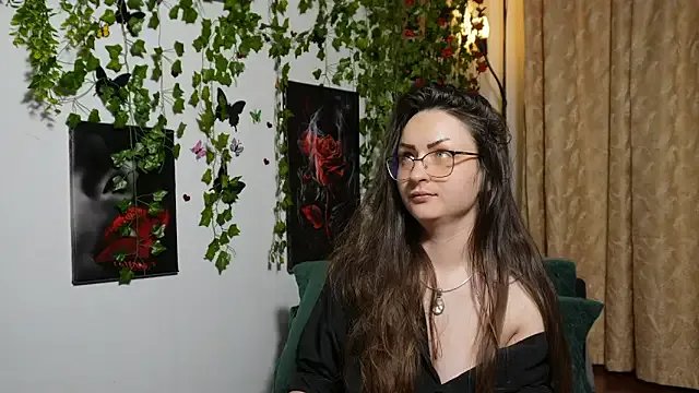 NaughtYHomemadE on StripChat