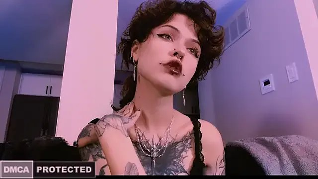 NaughtyLittleFox on StripChat