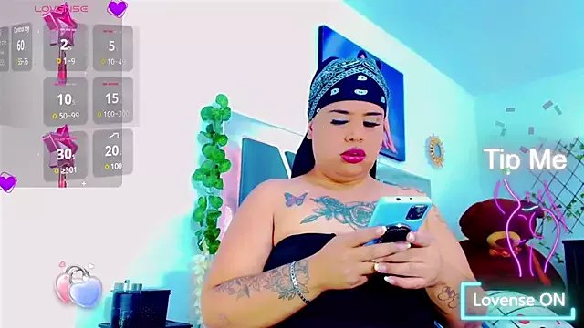 nauthyvalentina on StripChat