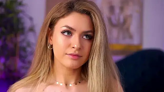 NayaQuinn — Undress me