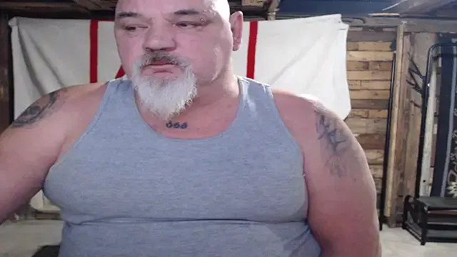 Newfiesausage1972 on StripChat