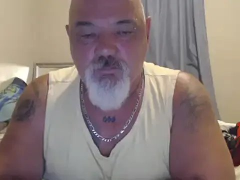 Newfiesausage1972 on StripChat