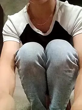 nhinhi-sexy on StripChat