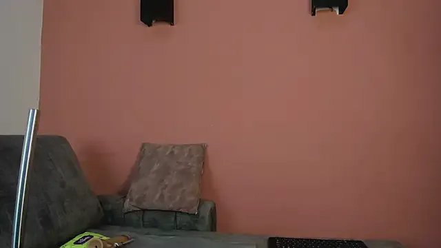 NhoanBrunette on StripChat