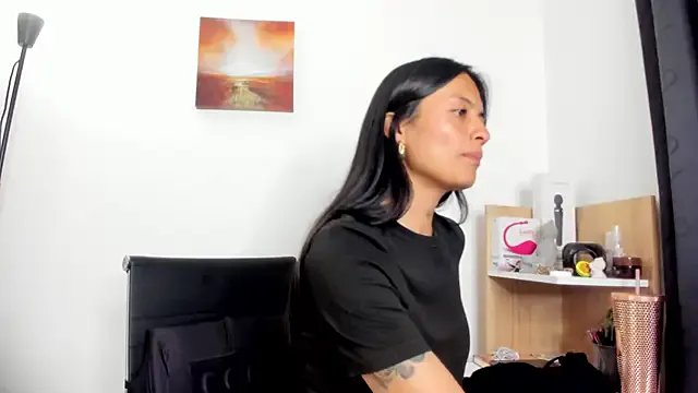 nia__white on StripChat