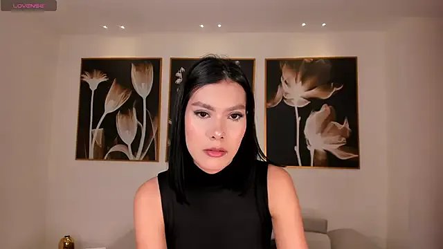 NiaSalvatore on StripChat