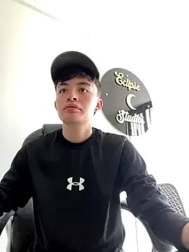 nico_18x on StripChat