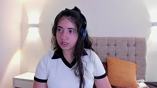 Nicol_Chang on StripChat