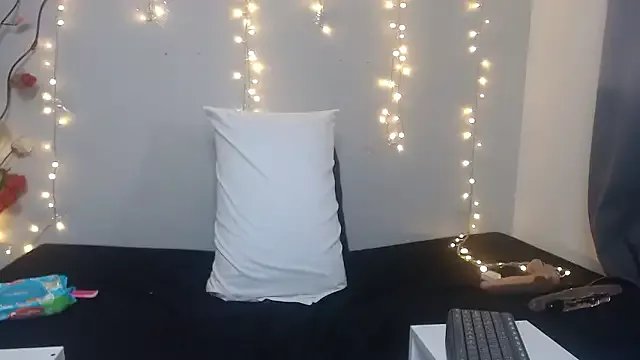 Nicol_Love0 on StripChat