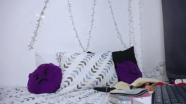 Nicol_Love0 on StripChat