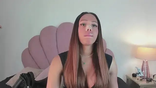 Nicole_Paradise on StripChat