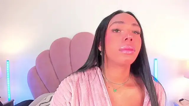 Nicole_Paradise on StripChat