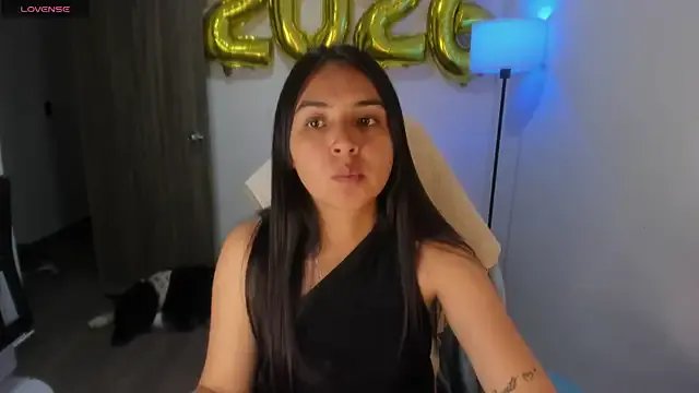Nicole_Ss on StripChat