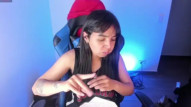 Nicole_Ss on StripChat