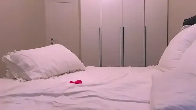 NicoleMarani on StripChat