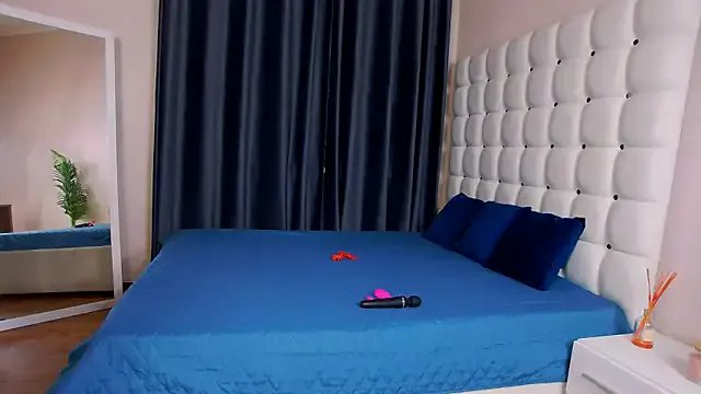 NicoleRosss on StripChat