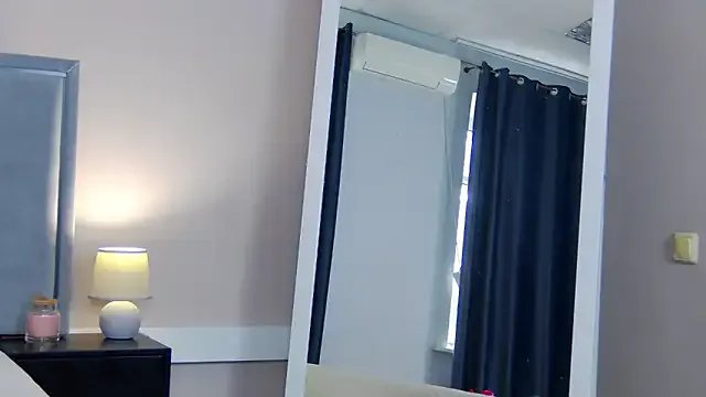 NicoleRosss on StripChat