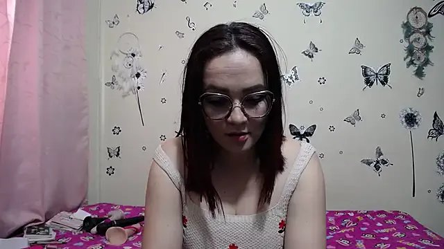 Nicolle-sky on StripChat