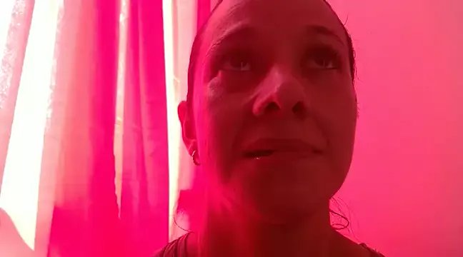 nicolle_milf1978 on StripChat