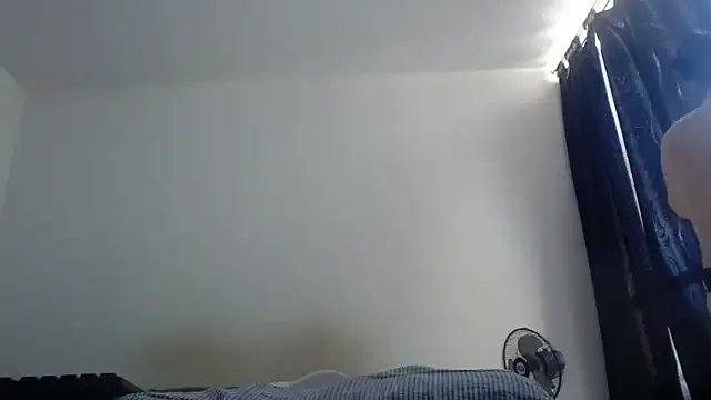 nicolle_milf1978 on StripChat