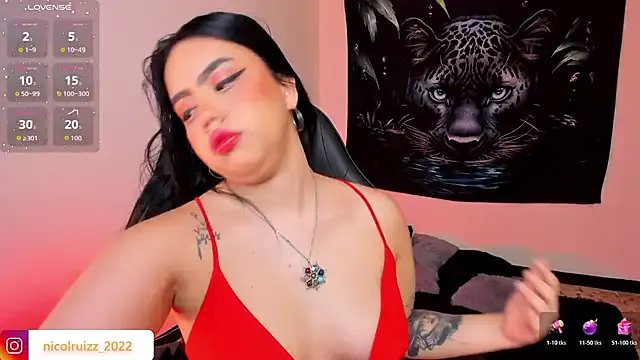 Nicolle_Ruizz on StripChat