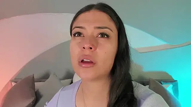 Nicolle_W on StripChat