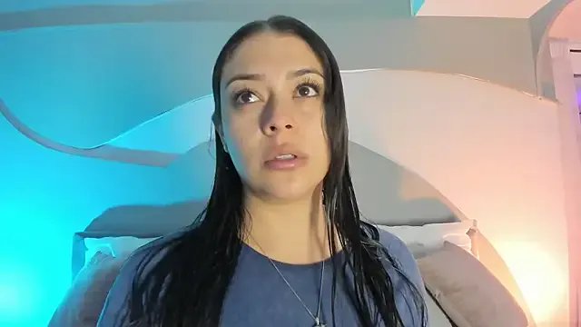 Nicolle_W on StripChat