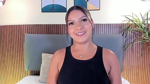 NicolleeEvanss on StripChat