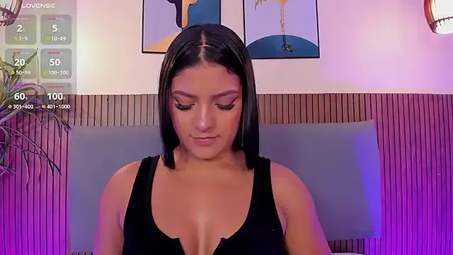 NicolleeEvanss on StripChat