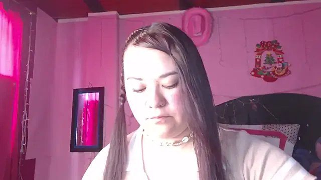 NikkiRous_ on StripChat