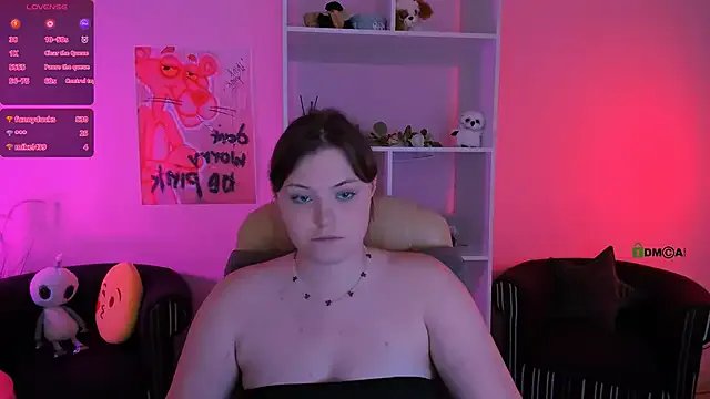 nikole_kitt on StripChat