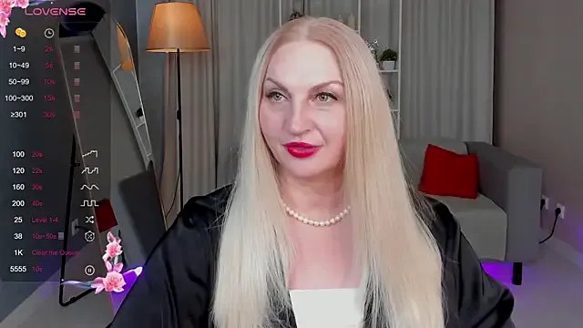 Nina_Devillle on StripChat