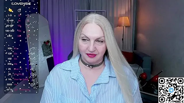 Nina_Devillle on StripChat